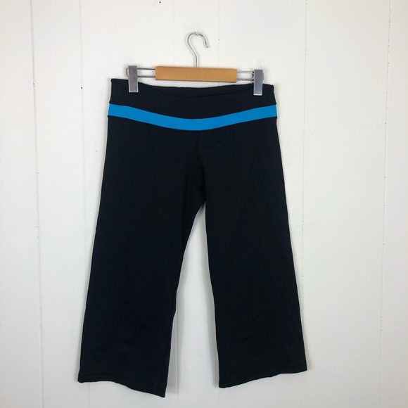 Lululemon Black Blue Reversible Groove Crop Sz 6